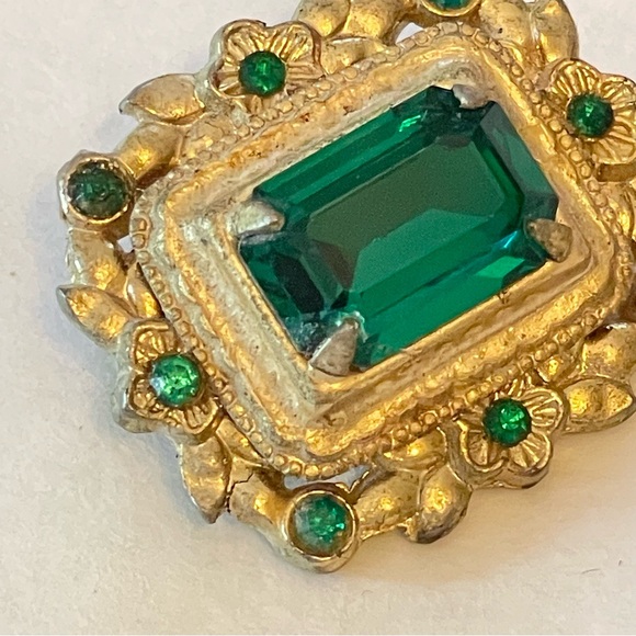 Vintage 1950s Coro Green Rhinestone Brooch Gold Tone Statement Victorian Style - Picture 9 of 11